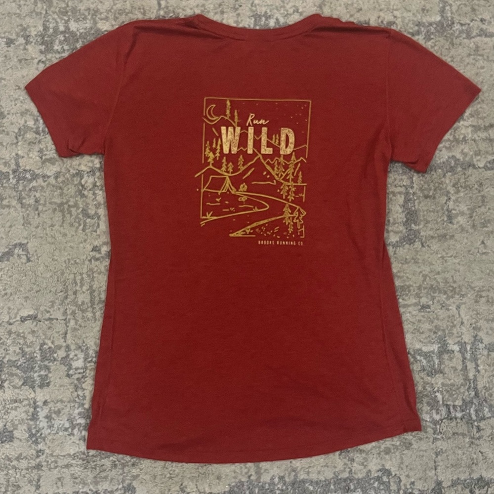 Brooks Red Short Sleeve Tee with Gold Graphic